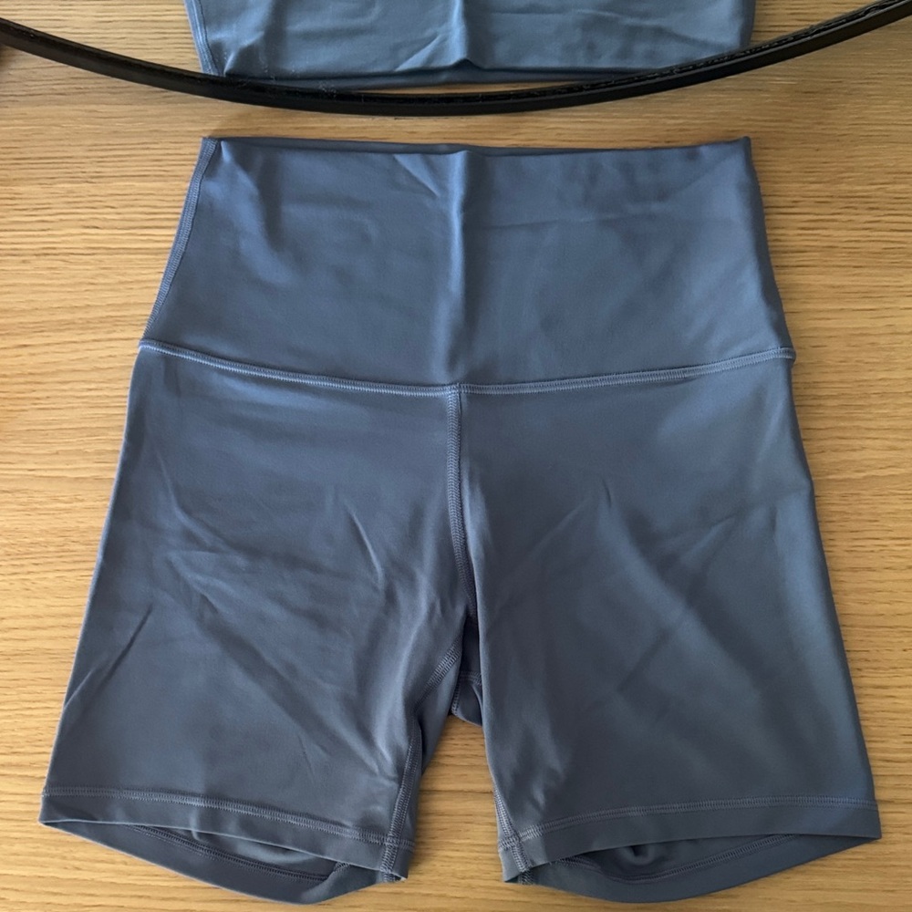 Lululemon Align 6” shorts